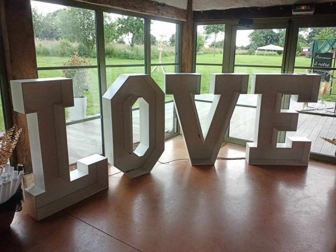 LOVE géant lumineux