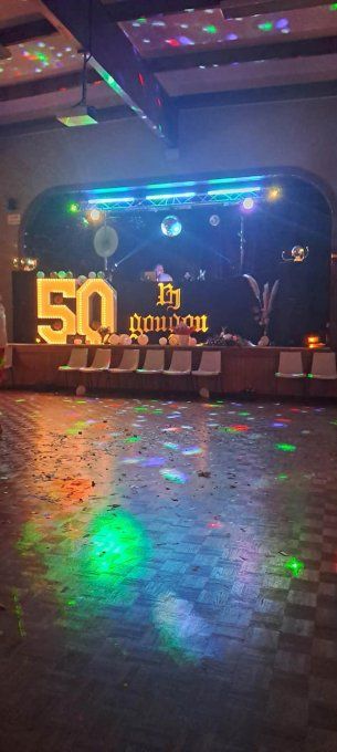 Chiffre 50 géant lumineux 