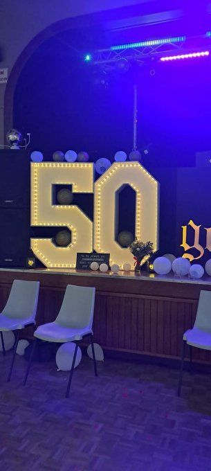 Chiffre 50 géant lumineux 