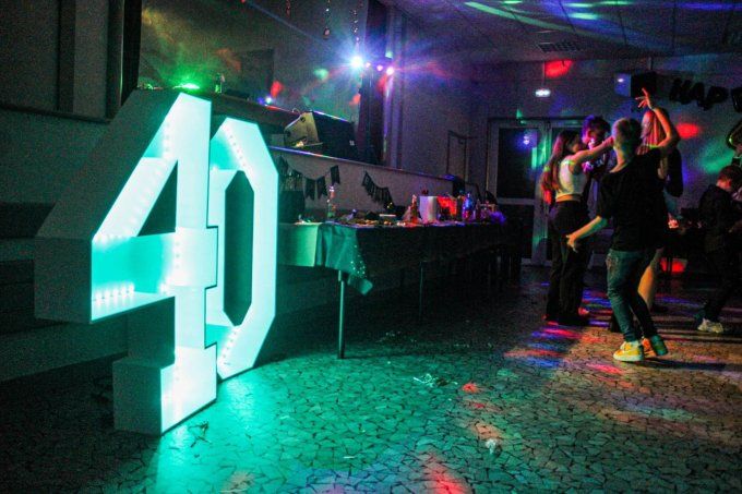 Chiffre 40 géant lumineux