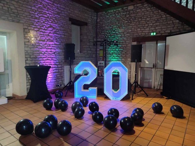 Chiffre 20 géant lumineux