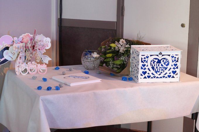 Urne en bois ajourée 